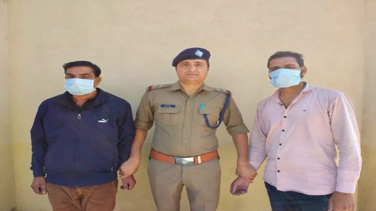 फर्जी सीबीआई अफसर दोस्त सहित गिरफ्तार फर्जी सीबीआई अफसर दोस्त सहित गिरफ्तार