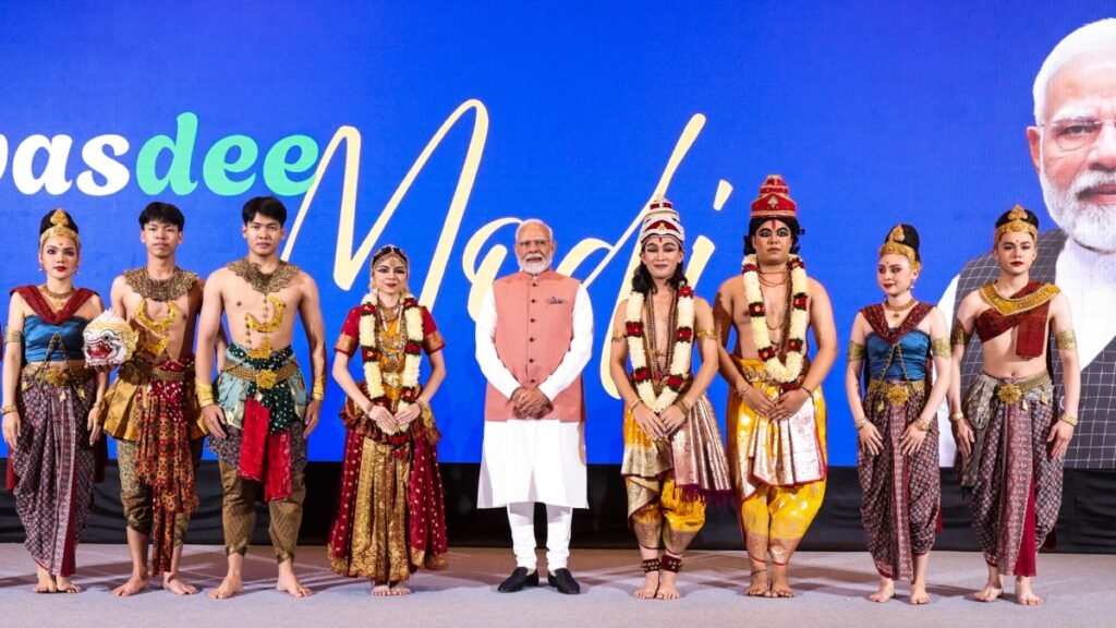 पीएम मोदी को अपनी थाईलैंड की यात्रा पर जीवंत स्वागत मिला: थाई रामायण का प्रदर्शन वंदे माटरम मंत्रों के लिए पीएम मोदी को अपनी थाईलैंड की यात्रा पर जीवंत स्वागत मिला: थाई रामायण का प्रदर्शन वंदे माटरम मंत्रों के लिए