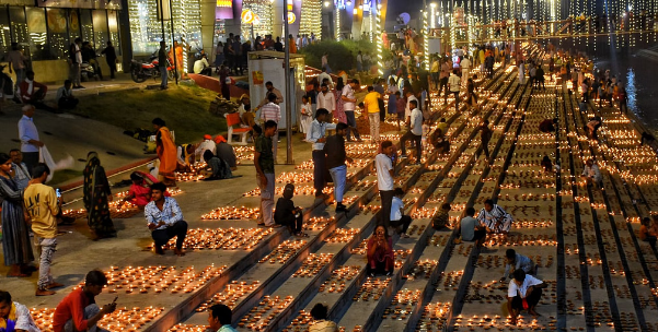 रामनवमी पर लाखों दियों से जगमगाया सरयू घाट, मनाया प्रभु श्रीराम का जन्मदिन रामनवमी पर लाखों दियों से जगमगाया सरयू घाट, मनाया प्रभु श्रीराम का जन्मदिन