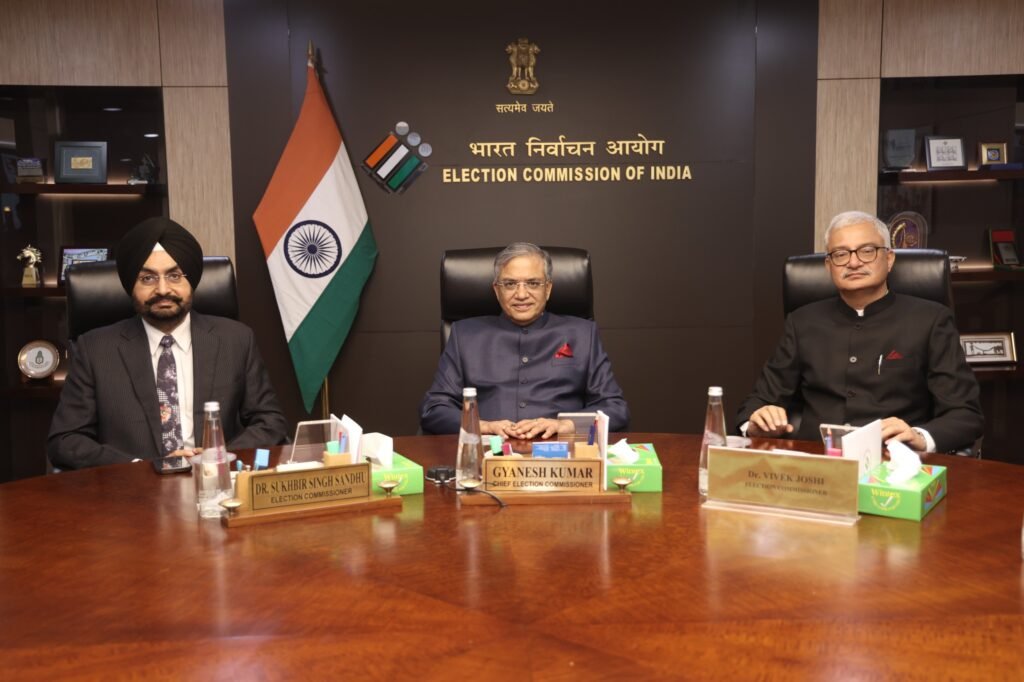 भारत निर्वाचन आयोग ने लिए तीन महत्वपूर्ण फैसले, मतदाता सूचना पर्चियों को और अधिक निर्वाचक-अनुकूल बनाया जाएगा