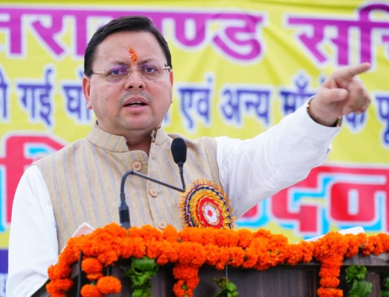 सीएम धामी ने सरकारी कर्मियों के समक्ष रखा जनहित में संवेदनशीलता, पूर्ण निष्ठा व सरलीकरण से कार्य करने का मूलमंत्र सीएम धामी ने सरकारी कर्मियों के समक्ष रखा जनहित में संवेदनशीलता, पूर्ण निष्ठा व सरलीकरण से कार्य करने का मूलमंत्र
