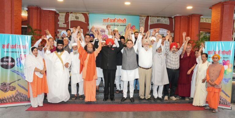 देश की एकता एवं अखंडता के प्रति अपनी प्रतिबद्धता दिखाई देश की एकता एवं अखंडता के प्रति अपनी प्रतिबद्धता दिखाई