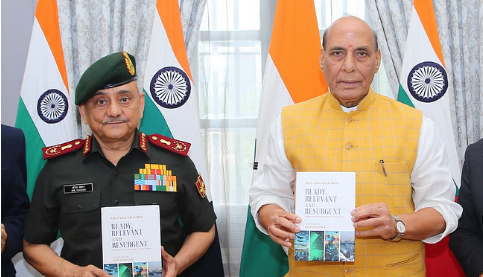 भावी खतरों की प्रकृति को लेकर बढ़ रही अनिश्चितता’, सीडीएस जनरल अनिल चौहान की पुस्तक का रक्षा मंत्री ने किया विमोचन भावी खतरों की प्रकृति को लेकर बढ़ रही अनिश्चितता’, सीडीएस जनरल अनिल चौहान की पुस्तक का रक्षा मंत्री ने किया विमोचन