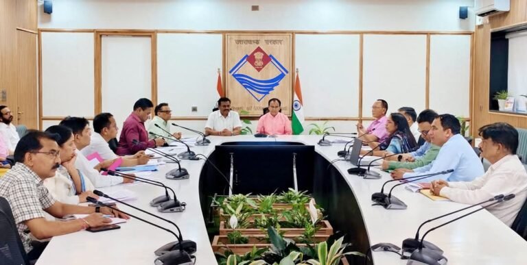 गोल्डन कार्ड धारकों को मिलेगा योजना का समुचित लाभ गोल्डन कार्ड धारकों को मिलेगा योजना का समुचित लाभ