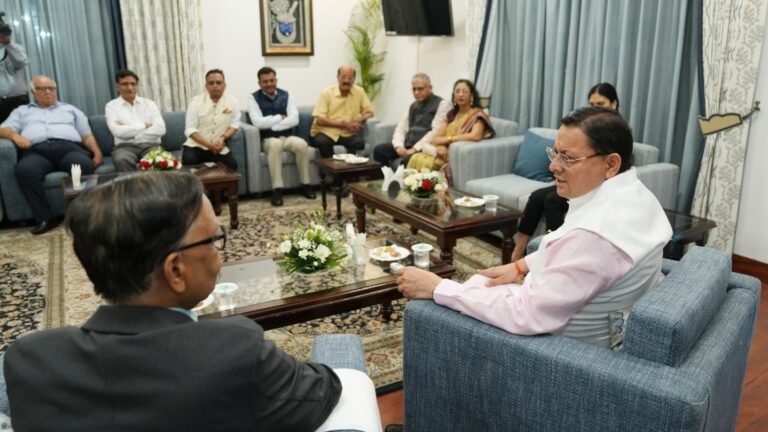 मुख्यमंत्री आवास में सीएम ने किया वित्त आयोग के प्रतिनिधिमंडल का स्वागत मुख्यमंत्री आवास में सीएम ने किया वित्त आयोग के प्रतिनिधिमंडल का स्वागत