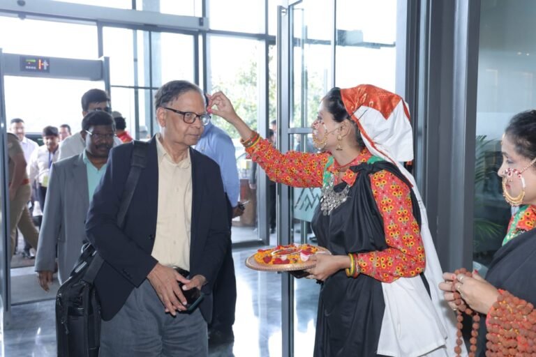 16वें वित्त आयोग की टीम पहुंची देहरादून, सोमवार को मुख्यमंत्री की अध्यक्षता में होगी अहम बैठक 16वें वित्त आयोग की टीम पहुंची देहरादून, सोमवार को मुख्यमंत्री की अध्यक्षता में होगी अहम बैठक