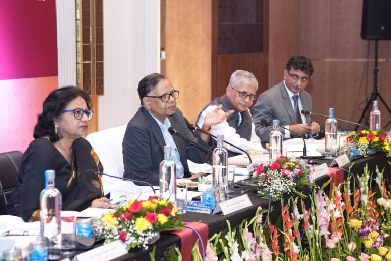 जन प्रतिनिधियों ने वित्त आयोग के सामने रखी वित्तीय आवंटन बढ़ाने की मांग जन प्रतिनिधियों ने वित्त आयोग के सामने रखी वित्तीय आवंटन बढ़ाने की मांग