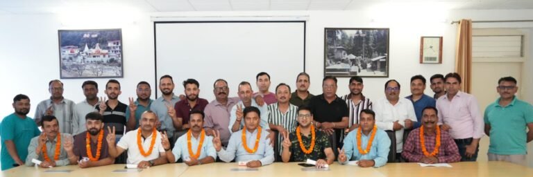 उत्तराखण्ड सूचना कर्मचारी संघ की नई कार्यकारिणी का हुआ गठन, कैलाश रावत बने अध्यक्ष, अंकित कुमार बने महामंत्री उत्तराखण्ड सूचना कर्मचारी संघ की नई कार्यकारिणी का हुआ गठन, कैलाश रावत बने अध्यक्ष, अंकित कुमार बने महामंत्री