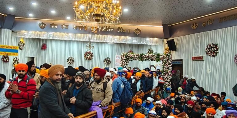 हेमकुंट साहिब के कपाट श्रद्धालुओं के लिए खुले हेमकुंट साहिब के कपाट श्रद्धालुओं के लिए खुले