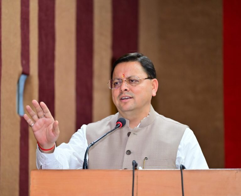 हमारे सैनिकों का शौर्य और त्याग अद्वितीय व भावी पीढ़ी के लिए प्रेरणादायकः मुख्यमंत्री हमारे सैनिकों का शौर्य और त्याग अद्वितीय व भावी पीढ़ी के लिए प्रेरणादायकः मुख्यमंत्री