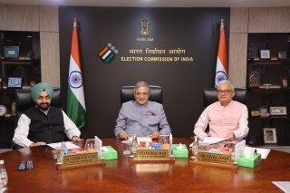 चुनाव आयोग का राजनैतिक दलों के साथ बैठकों का दौर जारी