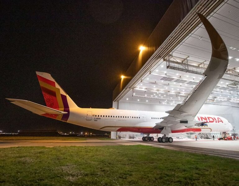 AIR INDIA DELHI -TEL AVIV फ्लाइट इजरायल के हवाई अड्डे के पास मिसाइल भूमि के बाद अबू धाबी के पास गई AIR INDIA DELHI -TEL AVIV फ्लाइट इजरायल के हवाई अड्डे के पास मिसाइल भूमि के बाद अबू धाबी के पास गई