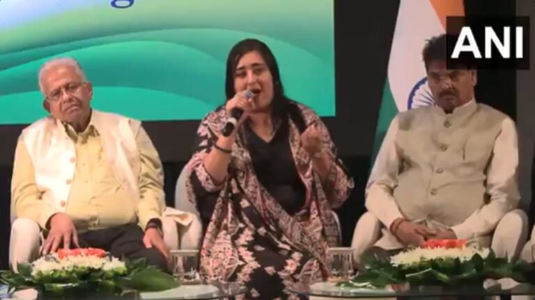 यूएई में बंसुरी स्वराज: ‘सिंदूर अब आतंकवाद के खिलाफ लड़ाई में न्याय और शक्ति का प्रतीक है’ घड़ी यूएई में बंसुरी स्वराज: ‘सिंदूर अब आतंकवाद के खिलाफ लड़ाई में न्याय और शक्ति का प्रतीक है’ घड़ी