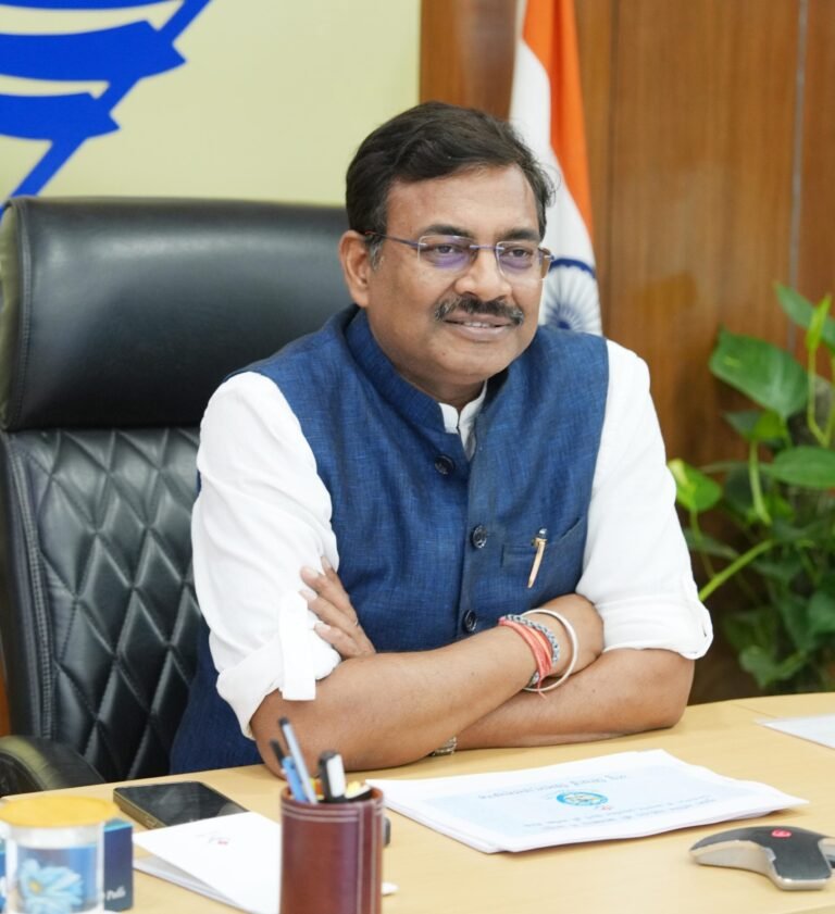मुख्य सचिव ने सभी सचिवों को अपने विभागों में ई-ऑफिस लागू किए जाने के निर्देश दिए मुख्य सचिव ने सभी सचिवों को अपने विभागों में ई-ऑफिस लागू किए जाने के निर्देश दिए