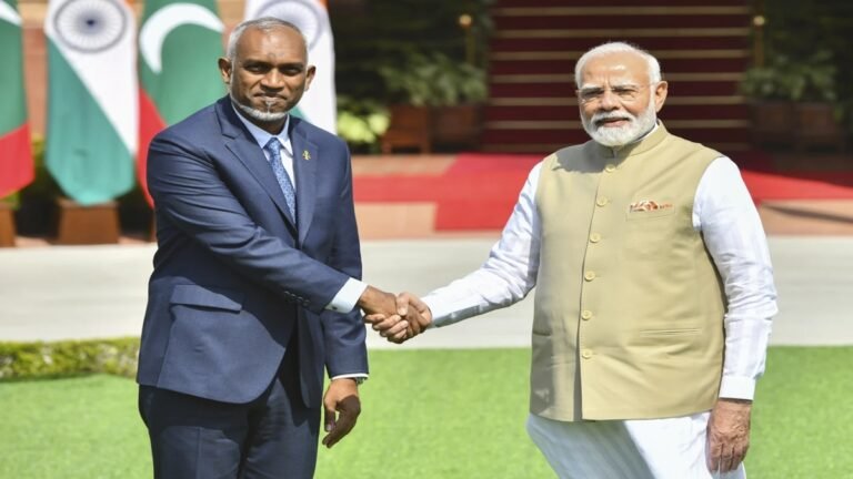भारत 50 मिलियन यूएसडी ट्रेजरी बिल के रोलओवर के माध्यम से मालदीव को वित्तीय सहायता प्रदान करता है भारत 50 मिलियन यूएसडी ट्रेजरी बिल के रोलओवर के माध्यम से मालदीव को वित्तीय सहायता प्रदान करता है