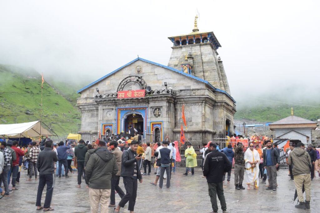 एक महीने में केदारनाथ धाम यात्रा में लगभग 200 करोड़ का कारोबार