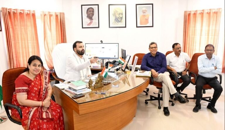 केवीआईसी ने 8794 लाभार्थियों को 300 करोड़ रुपये की मार्जिन मनी सब्सिडी की संवितरित केवीआईसी ने 8794 लाभार्थियों को 300 करोड़ रुपये की मार्जिन मनी सब्सिडी की संवितरित