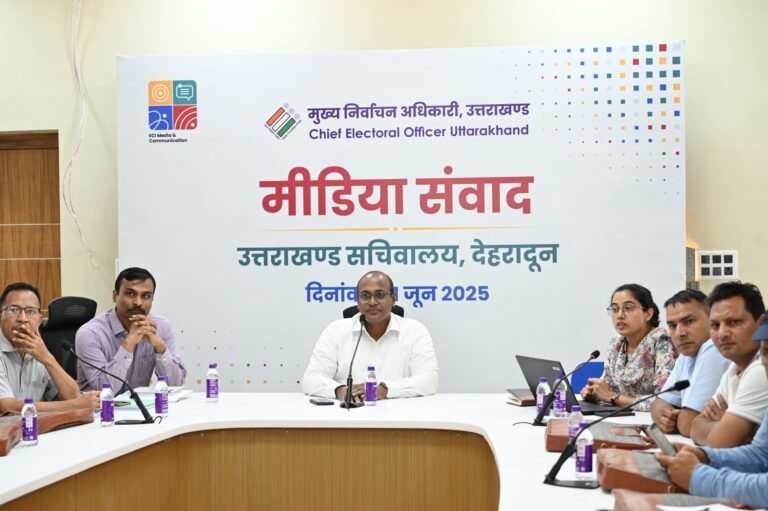 मतदाताओं की सुविधा को देखते हुए प्रदेश में 1000 से अधिक नए बूथ होंगे स्थापित: CEO डॉ बीवीआरसी पुरुषोत्तम मतदाताओं की सुविधा को देखते हुए प्रदेश में 1000 से अधिक नए बूथ होंगे स्थापित: CEO डॉ बीवीआरसी पुरुषोत्तम