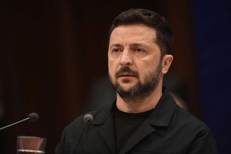 ZELENSKY रूस के सबसे बड़े हवाई हमले के बाद अमेरिकी रक्षा प्रणाली की तलाश करता है F-16 पायलट को मारता है ZELENSKY रूस के सबसे बड़े हवाई हमले के बाद अमेरिकी रक्षा प्रणाली की तलाश करता है F-16 पायलट को मारता है