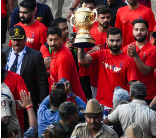 भगदड़ मामले में बढ़ेगी RCB की मुश्किल, विजय यात्रा के लिए फैंस को दिया न्योता भगदड़ मामले में बढ़ेगी RCB की मुश्किल, विजय यात्रा के लिए फैंस को दिया न्योता
