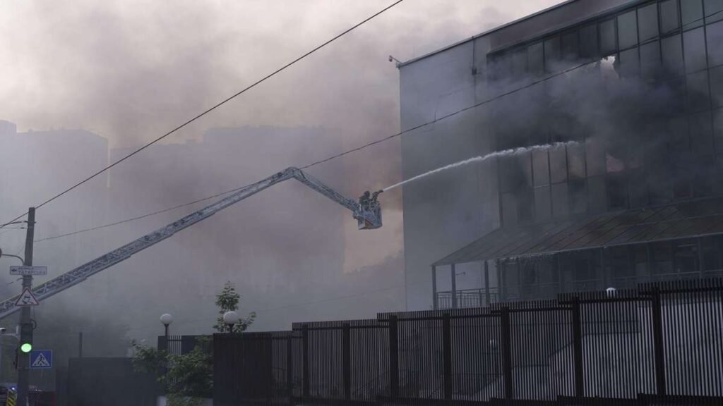 रूसी ड्रोन स्ट्राइक 3 मारते हैं, यूक्रेन में 64 घायल, खार्किव सबसे खराब हिट रूसी ड्रोन स्ट्राइक 3 मारते हैं, यूक्रेन में 64 घायल, खार्किव सबसे खराब हिट