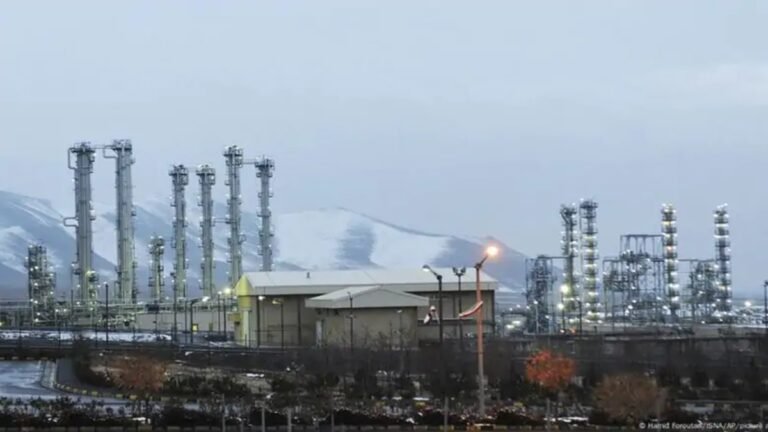 IAEA इजरायल की हड़ताल में ईरान के खोंडाब परमाणु संयंत्र को नुकसान की पुष्टि करता है, कोई विकिरण जोखिम नहीं कहता है IAEA इजरायल की हड़ताल में ईरान के खोंडाब परमाणु संयंत्र को नुकसान की पुष्टि करता है, कोई विकिरण जोखिम नहीं कहता है