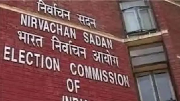 निर्वाचन आयोग ने राहुल गांधी के आरोपों को “अवास्तविक” और “कानून के शासन का अपमान” करार दिया