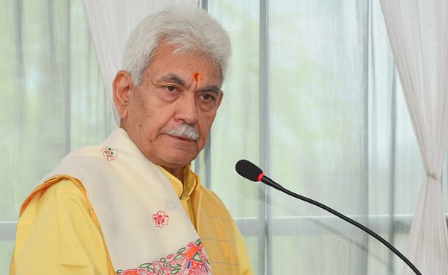सरकारी नौकरी की आड़ में आतंक से रिश्ते: जम्मू-कश्मीर में तीन कर्मचारी बर्खास्त, एलजी सिन्हा ने दिखाई सख्ती सरकारी नौकरी की आड़ में आतंक से रिश्ते: जम्मू-कश्मीर में तीन कर्मचारी बर्खास्त, एलजी सिन्हा ने दिखाई सख्ती